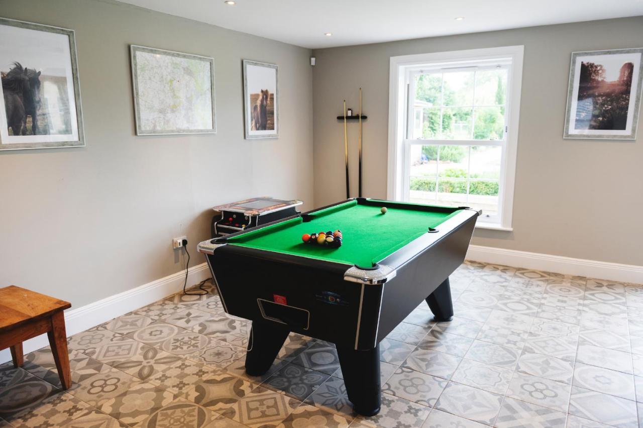 Large Country House - Hot Tub - Pool Table - Bbq - 5 Bedrooms - Log Burner Three Legged Cross ภายนอก รูปภาพ